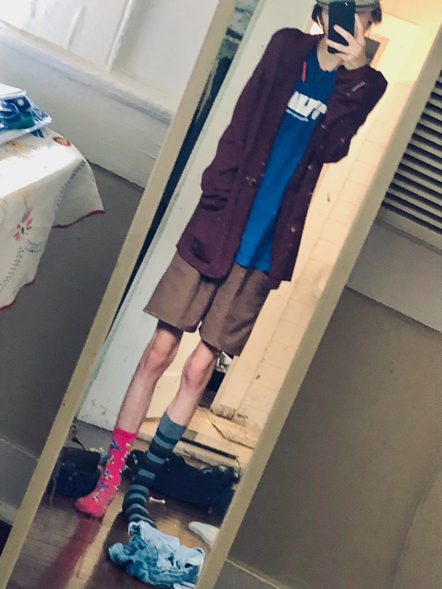 cloudie_pie's tweet photo. outfit today. sorry it’s crooked. https://t.co/IBEmiINRXg