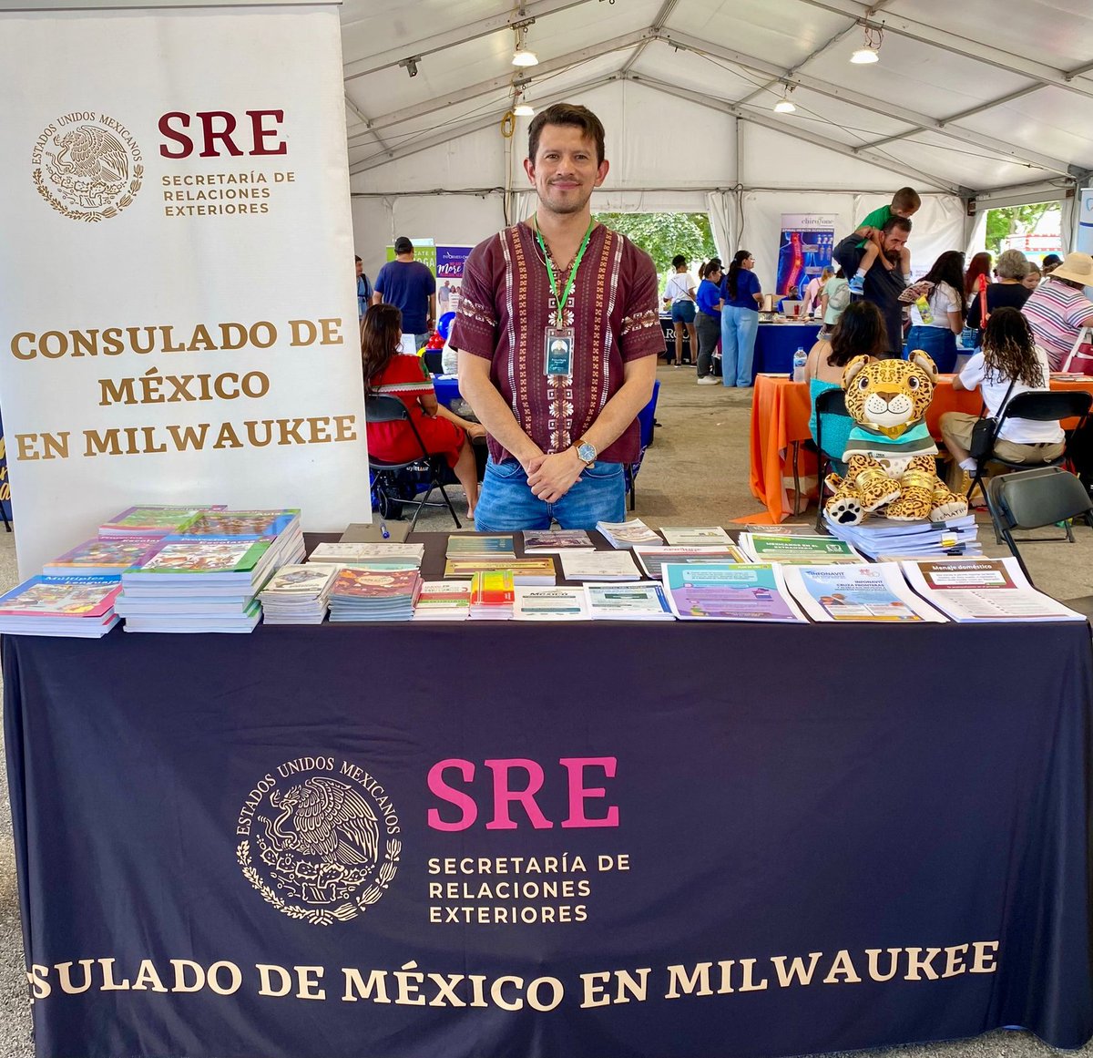 ConsulMexMKE's tweet photo. 📌 El @ConsulMexMKE ya se encuentra presente en @MexicanFiesta. Visita nuestra mesa del 22 al 24 de agosto, con información sobre #protecciónpreventiva, turismo, trámites, servicios y programas comunitarios. #AcércateATuConsulado #DiplomaciaTurística https://t.co/OMVXWs4mzv