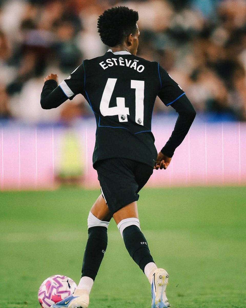 vsrsus's tweet photo. Chelsea debut their black T90 kit. https://t.co/7VddTKJkHv