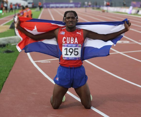 🥇Titular increíble: Un cubano es campeón panamericano en 3 mil con obstáculos

Oleisy Ferrer ganó el oro panamericano en 3 mil con obstáculos, una de las pruebas de menos tradición en el atletismo nacional. 

cubadebate.cu/noticias/2025/…