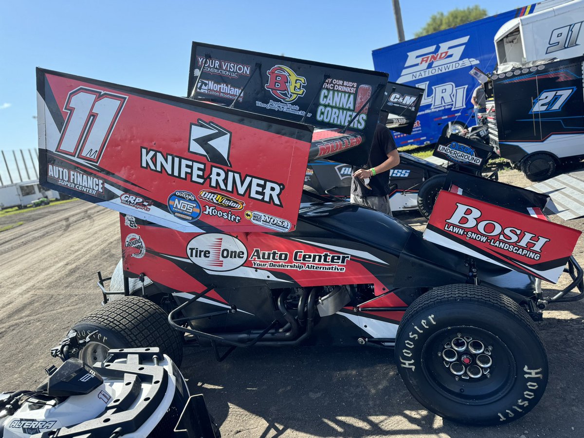 WorldofOutlaws's tweet photo. More @RiverCitiesND regulars in the pits!
#4 Colton Young (Devils Lake, ND)
#11M @BrendanM118 (Grand Forks, ND)
#26 Blake @Egeland26 (Climax, MN)
#41T Travis Strandell (East Grand Forks, MN) https://t.co/n3XjZaGYFq