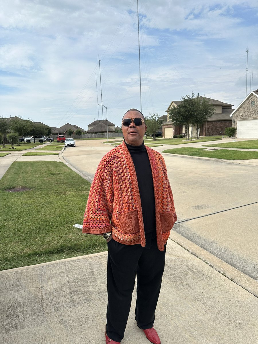 When your dad models your handmade cardigan>>>>>🤭❤️

~~~~~~~
#crochet #cardigan