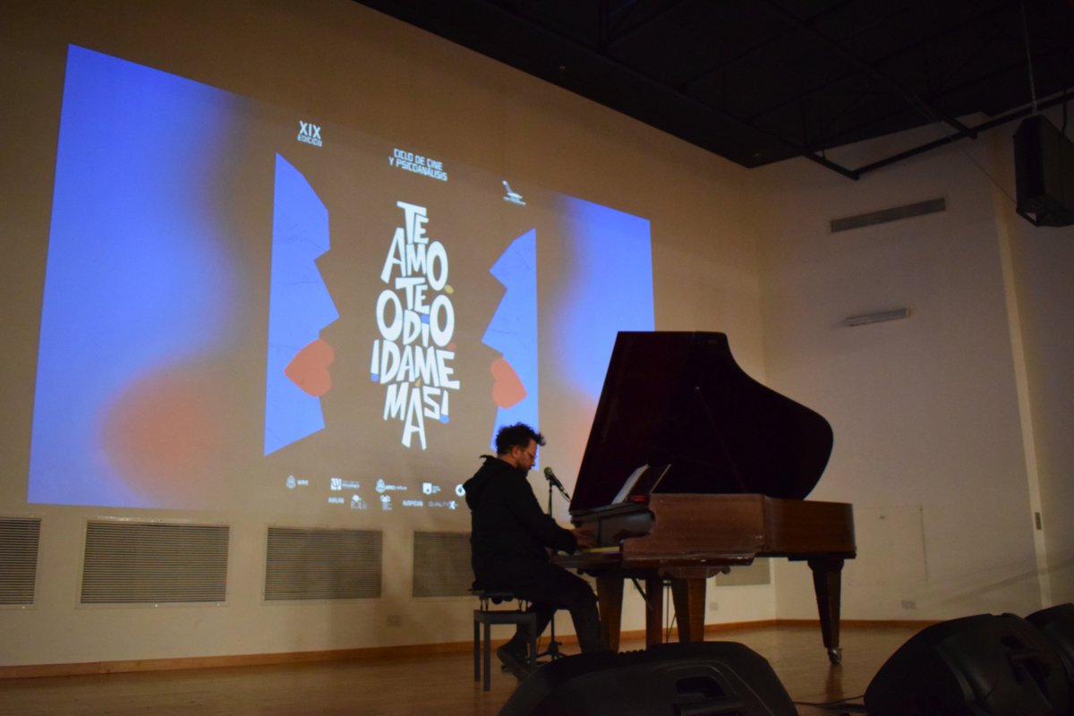 UNCCCYP's tweet image. 📸Ultima noche de la XIX Edicion "Te amo, te odio, ¡dame mas!  @guidocoll @PabloDurio #ciclodecineypsicoanalisis #UNC  #mentesinrecuerdos #amoryduelo