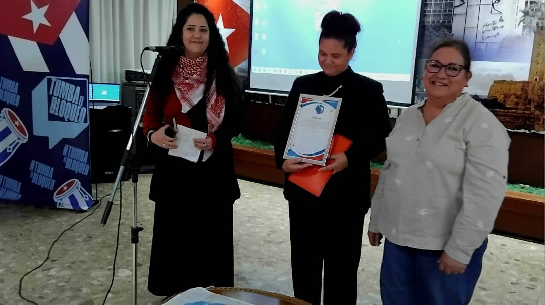 pedropprada's tweet photo. Emotivo encuentro de las invencibles mujeres de #Argentina🇦🇷 y #Cuba🇨🇺 en vísperas del 65 aniversario de la Federación de Mujeres Cubanas. Su temple y dulzura nos han conducido en las luchas revolucionarias y nos inspiran a seguir en la batalla
#65AniversarioFMC https://t.co/93tNPxy1Dq