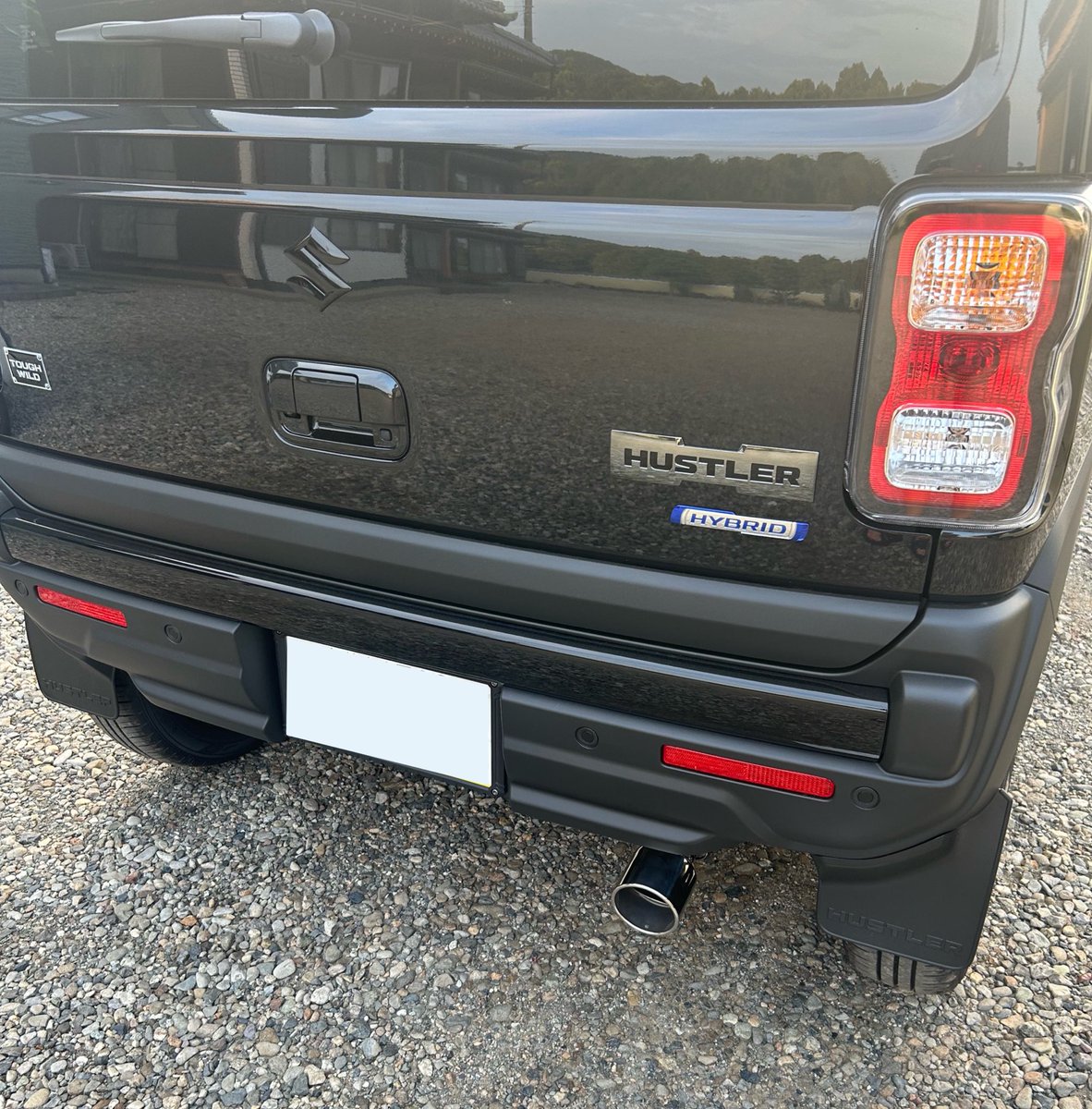momo_sugi_mori's tweet photo. やっぱ汚れが気になって我慢できず
朝イチで洗車𐤔𐤔
からのマフラー取付け🧣・*
YouTubeで付け方勉強して
落下防止の自在バンドも付けました!
#ハスラー
#ハスラータフワイルド
#mr52s https://t.co/GDrJ4vH5Km
