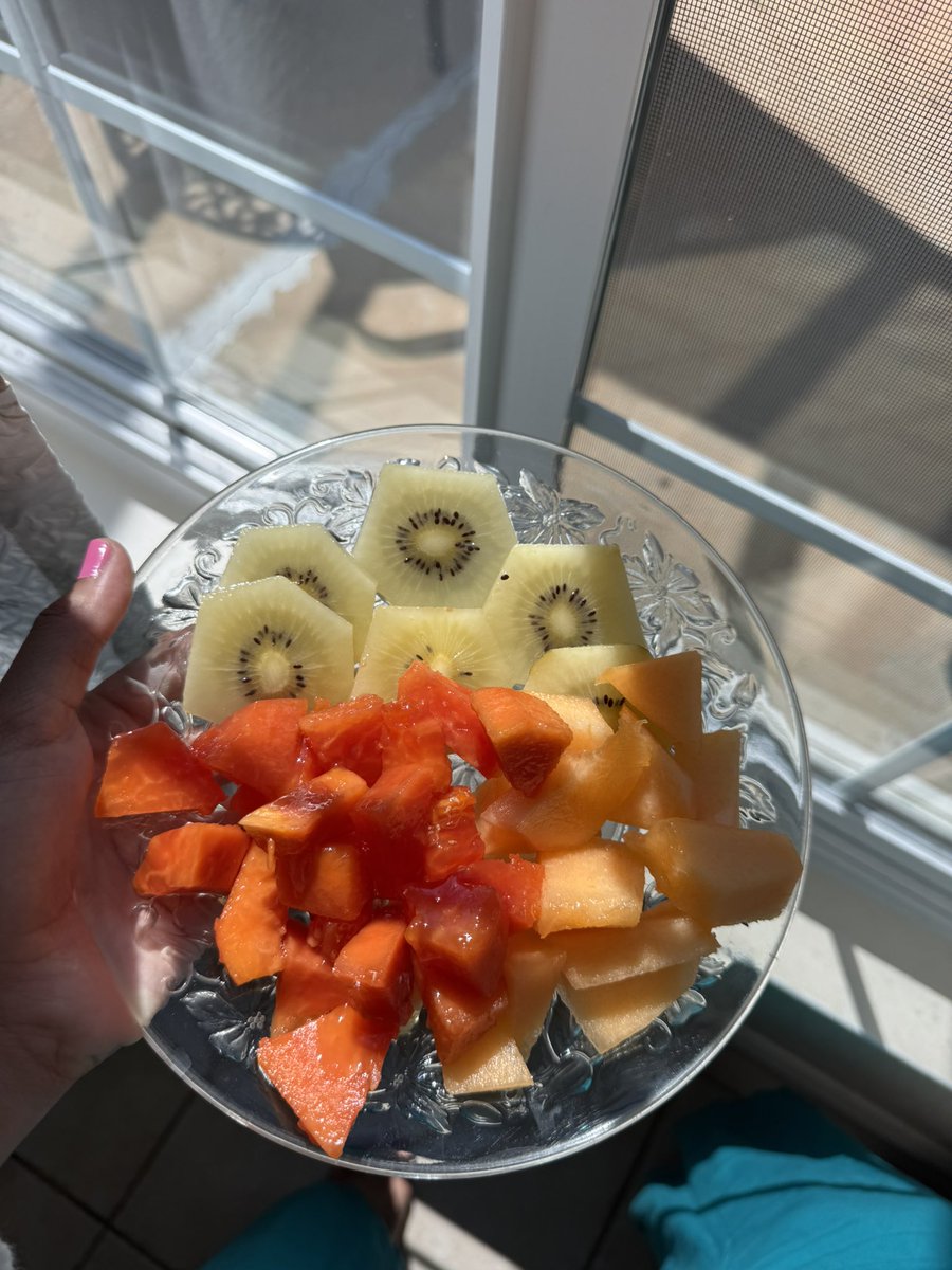 hormone &amp; gut powerhouses
 on a plate☀️