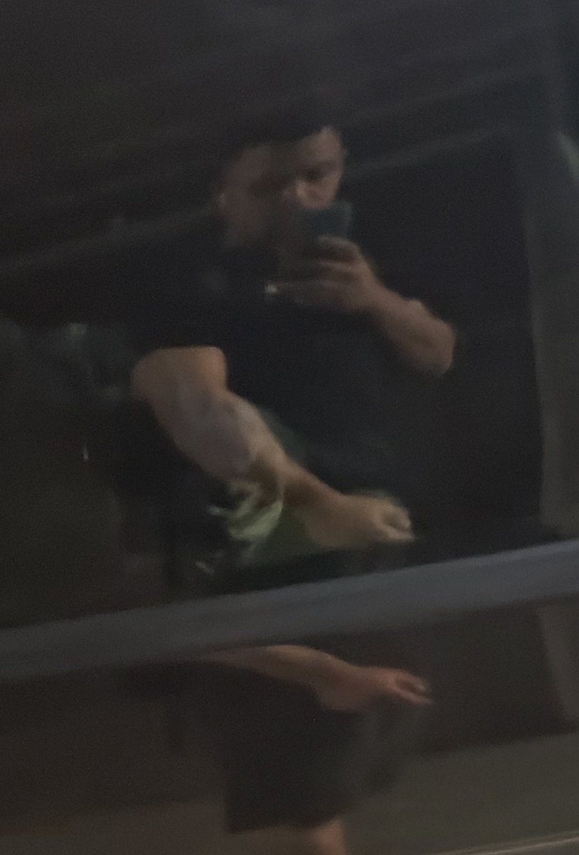Off: já tem dias que eu não consigo parar e admirar meu braço que tem evoluído pra caralho recentemente 

OFICIALMENTE TENHO BRAÇÃO!!!