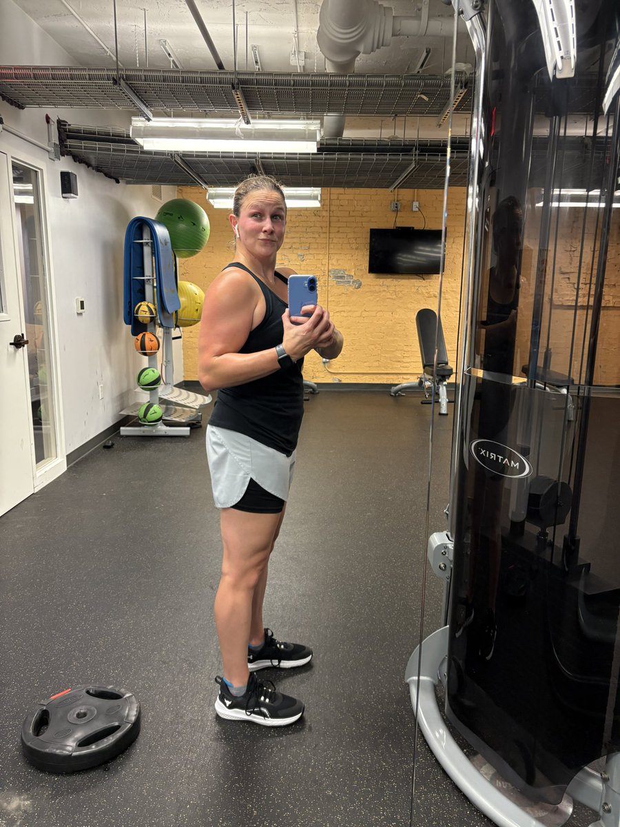 mrdub1525's tweet photo. I stopped weight training in April & shifted my focus to getting hoop ready for KnicksTD. This week I got back the weights and #HIITtraining. I’m grateful for some lucky genes that allowed me to bounce back ok. Hit my old curl PR and struggled with squat supersets. It’s a balance https://t.co/2l62ziw76c
