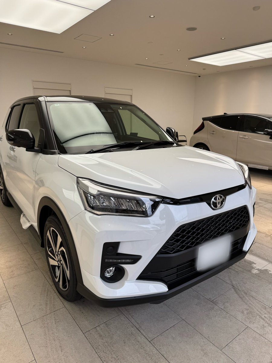 kuruma_post's tweet photo. 担当さんから「ライズの完成予定が近づいて来たので印鑑証明を一通お願いします」だって！

いよいよだな(#´ᗜ`#)

＊画像は半年で売却したライズ。

#ライズを売ってまたライズを買う https://t.co/um2vBHJ5Vr