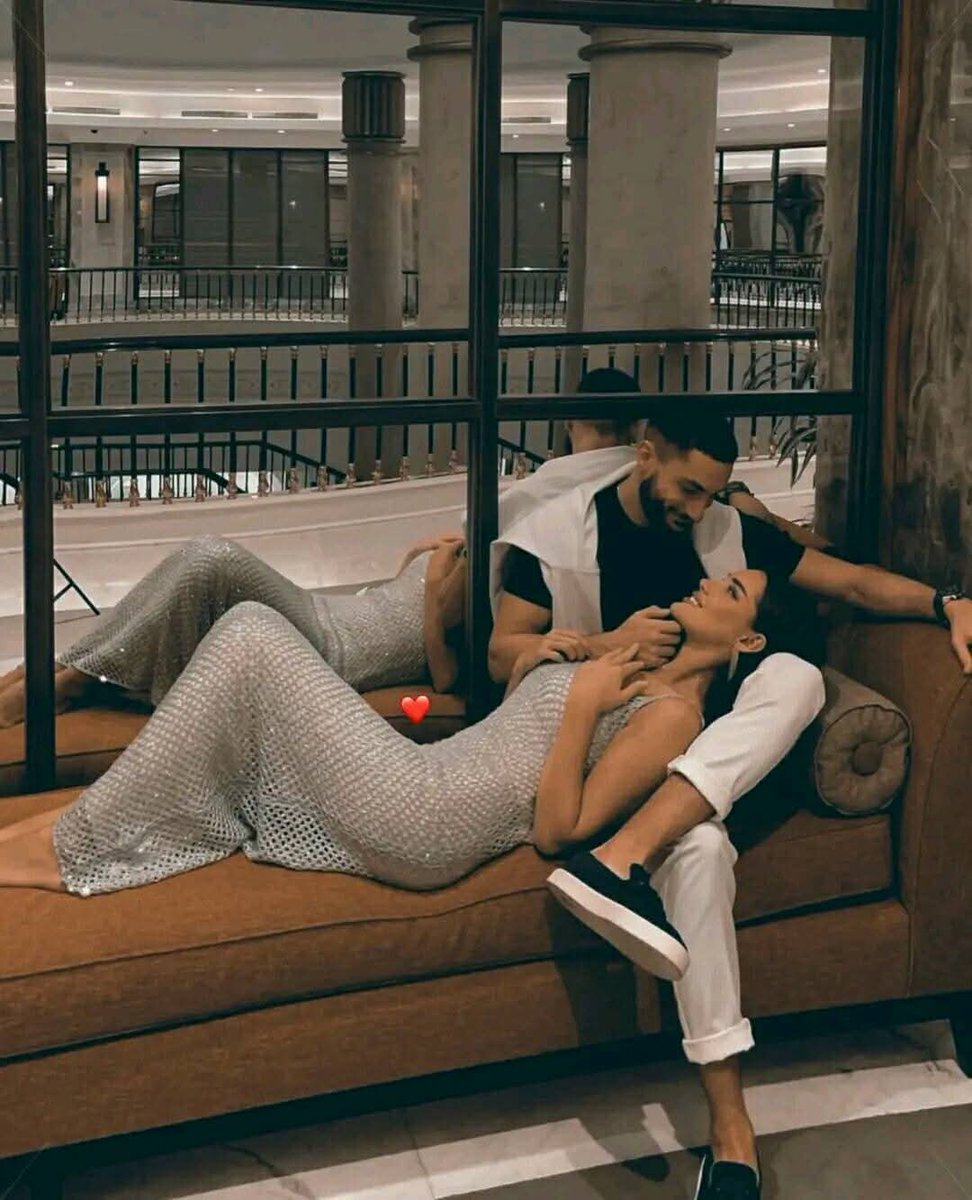 وأنتِ معي لا أنتظر
لا أفتقد، لا أحتاج، ولا أريد.