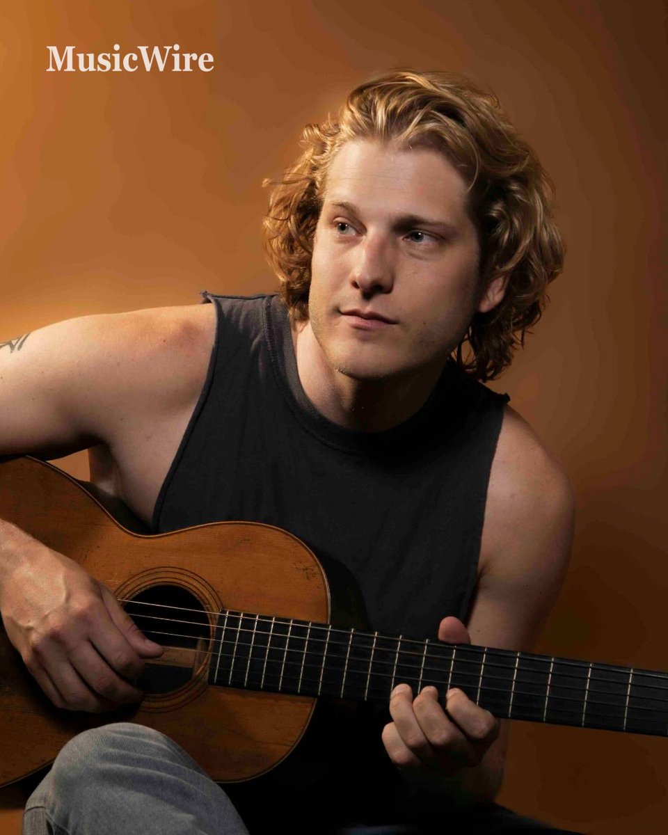 MusicWire_'s tweet photo. Nashville-based singer and songwriter Sam Varga reveals his new single, "Queen of the Ashes."
Written with Caroline Romano and Spencer Jordan, produced by Dan Swank.
📸: Catherine Powell
#SamVarga #QueenOfTheAshes https://t.co/02agyFV8QJ