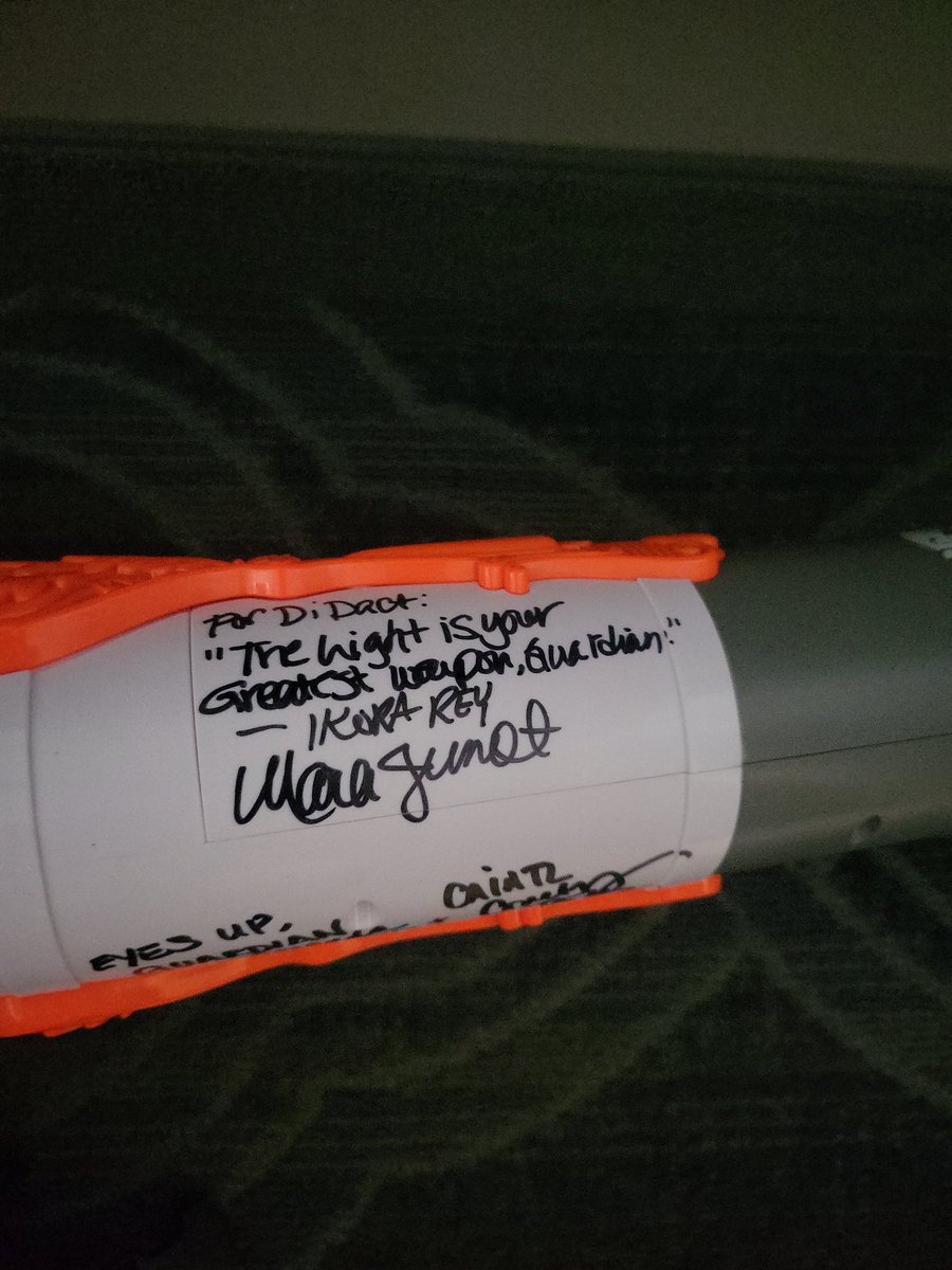 IndridVtuber's tweet photo. Ikora (@MaraJunot) and Caitl/Amanda Holliday (@courtenaytaylor) signed my Gjallarhorn! I've loved @DestinyTheGame since launch and it felt so good to meet the people who lend their voice to a few of my favorite characters. My next question is: @lobrocop when?! https://t.co/QF1zNgAhVv