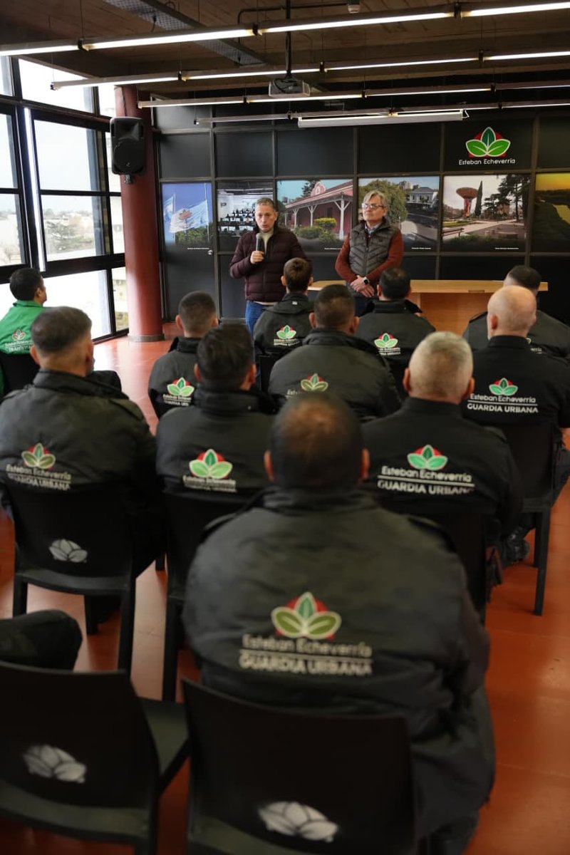 El intendente de Esteba Echeverría, Fernando Gray, recibió  a los nuevos integrantes de la Guardia Urbana y de la Dirección de Tránsito, que se suman para reforzar el cuerpo del distrito. + Info y tel p/notas MARIAPRESS.COM <a href="/MunicipioEE/">Esteban Echeverría</a> <a href="/fernandogray/">Fernando Gray</a>