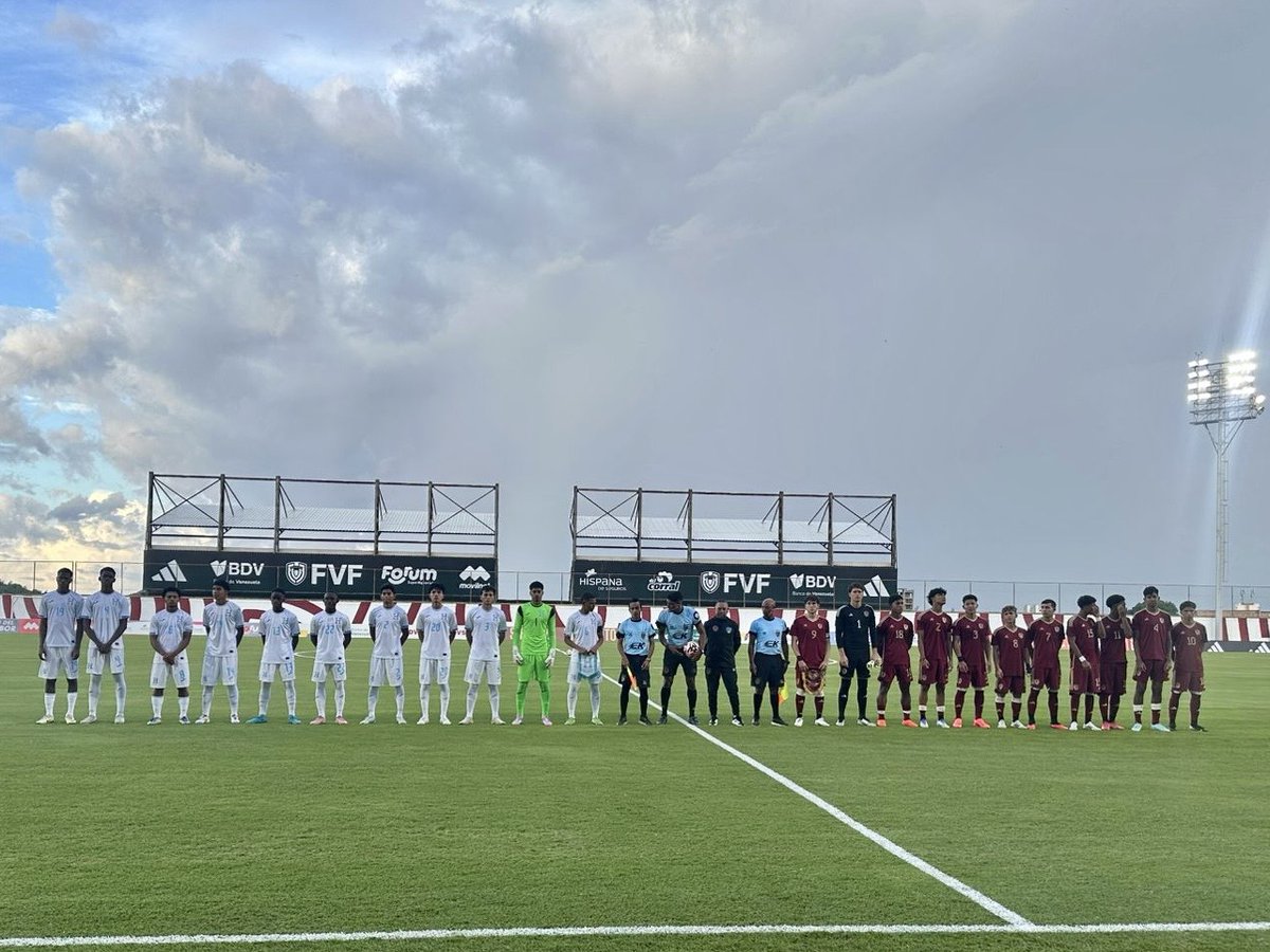 🇭🇳⚽ Nuestra #HU17 disputa su primer partido de preparación en la gira por 🇻🇪.

#LaHMundialistaU17 #VamosHonduras #VamosCipotes