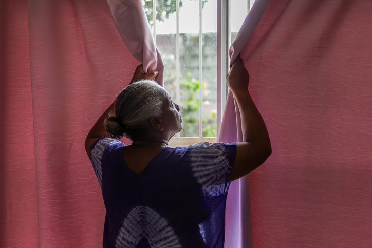Very warm and sunny weather is forecasted for the next few days in Seattle. Here are some tips to help keep you cool while saving money. Simply closing your curtains to keep the sun from heating your home can help. powerlines.seattle.gov/2024/06/21/how…