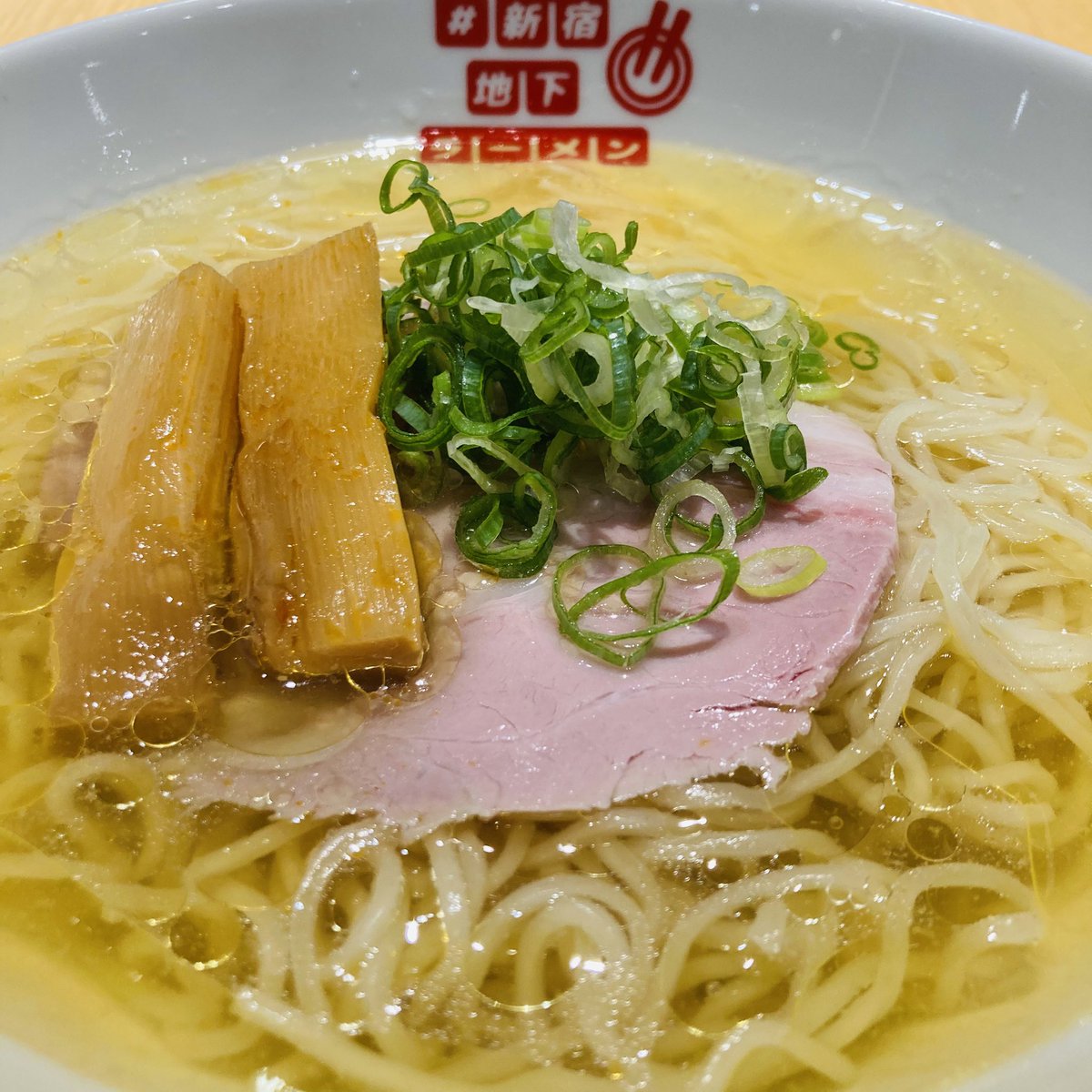 mookbys's tweet photo. ＃新宿地下ラーメン

期間限定。
鶏ぽさはひかえめ。

写真と現物遜色なし https://t.co/BjI6jD6jB7