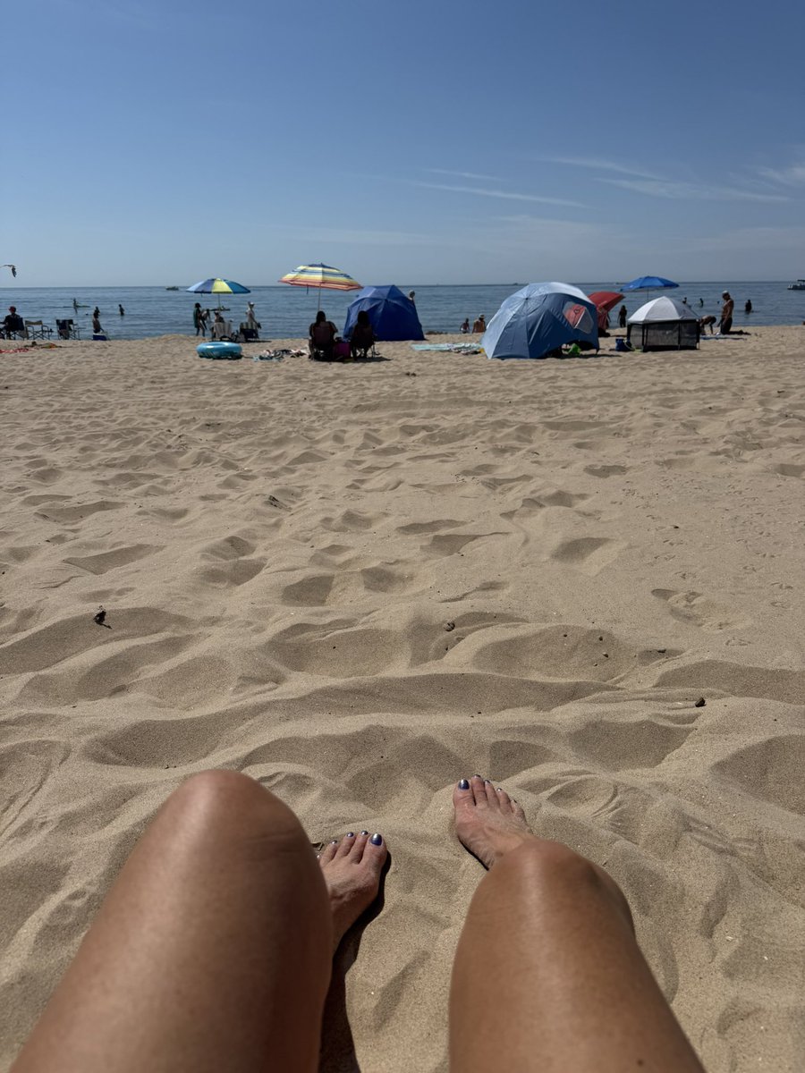 karrie_joy's tweet photo. Today was that day……bright blue sky, high sun, and no office walls. ☀️🌊
Crazy the number of “tents” at the beach, like do they know they’re blocking the beautiful sun rays? 😳😂
#beachfriday
#alwayswithme
#chooseyou
#choosehappy https://t.co/ECqeWpiVPZ