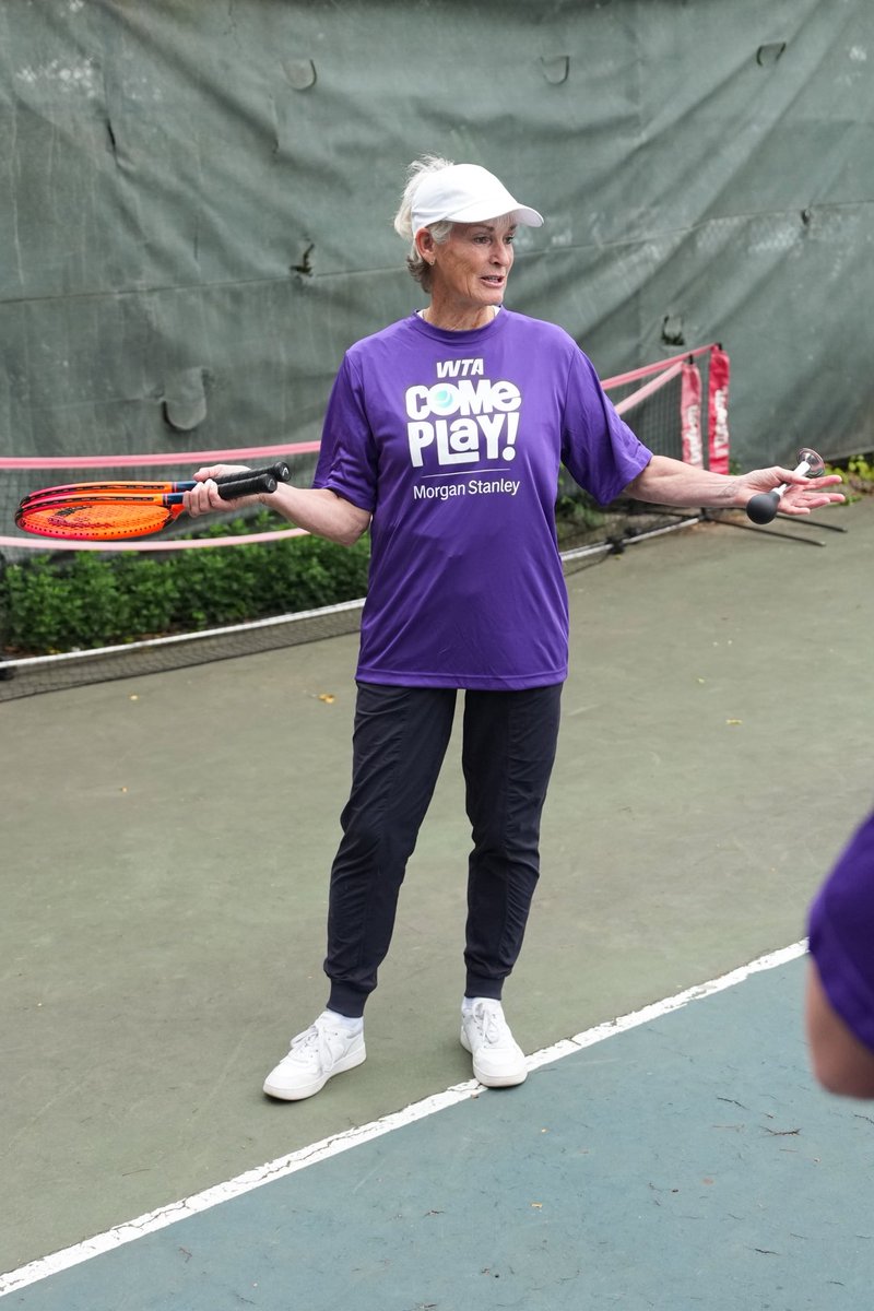 JudyMurray's tweet photo. When it rains overnight in Harlem and the courts are flooded for your coach/volunteer workshop and kids clinicโฆ. you go to the nearest hardware store (at 8am) + buy brushes and towels. Sorted!! Great day with @HjtepHarlem #MrsMop ๐งน ๐ฆ ๐พ ๐ https://t.co/o6L9DCTM8m