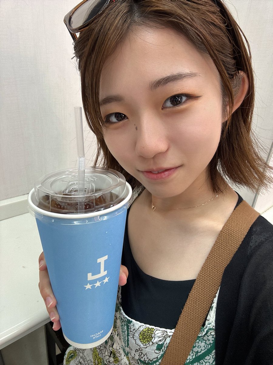 tama1608___'s tweet photo. ローソンのアールグレイティー飲んできた https://t.co/zu3pOe8jOO