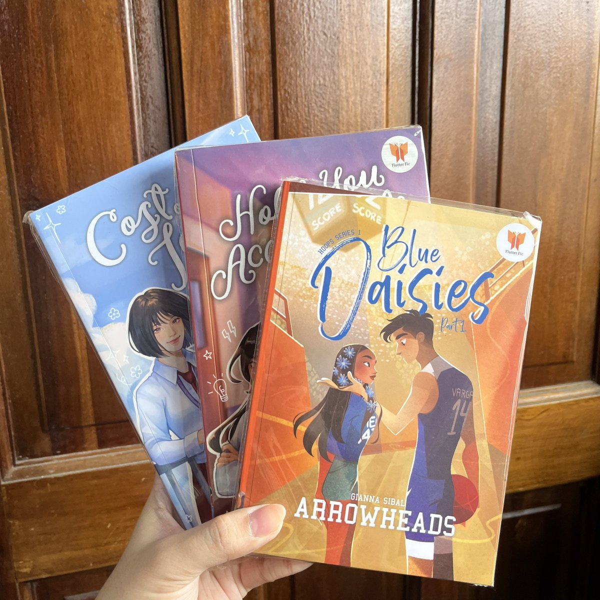 inggodp's tweet photo. ff books giveaway!

3 winners, 1 book ea
• hold you accountable (w slight annotations)
• cost of taste
• blue daisies part 1

to enter:
— like &amp; rt
— follow @thearcherstudio
— reply w/ proof

*all books have embossed stamp (see pic!)
*winners will shoulder sf!
*ends aug 31! https://t.co/AVbPzORGKU