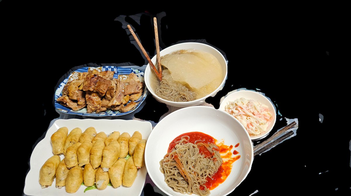 양념갈비&amp;냉면 조합♡
역시나 나는 큰 손 ㅋㅋㅋㅋㅋㅋ
유부초밥까즤~~~~~~
크래미 쫙쫙 찢어서 마요네즈 버무리고
소고기 다짐 사와서 간장 마늘 후추 넣고 
조물조물 유부초밥 촵촵 ~
배고파 퇴근 하신 주인님 맛있다 맛있다
연발 하시며 스근하게~ 다 드셨음ㅋㅋㅋㅋㅋ
이런게 행복 이지♡