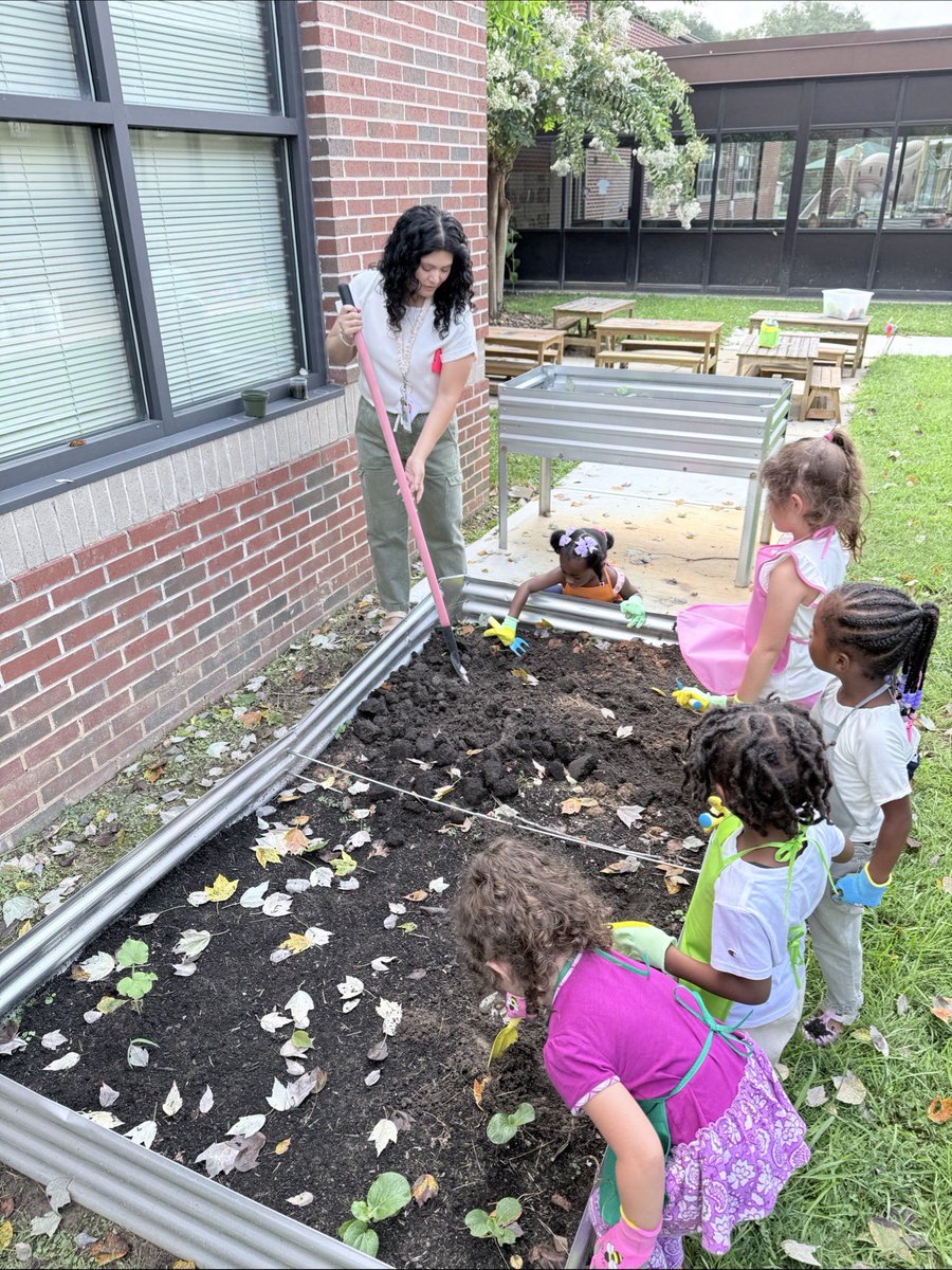 cobb__ELC's tweet image. Fun was had in the garden this week! #SCELC #adventureawaits #earlylearners