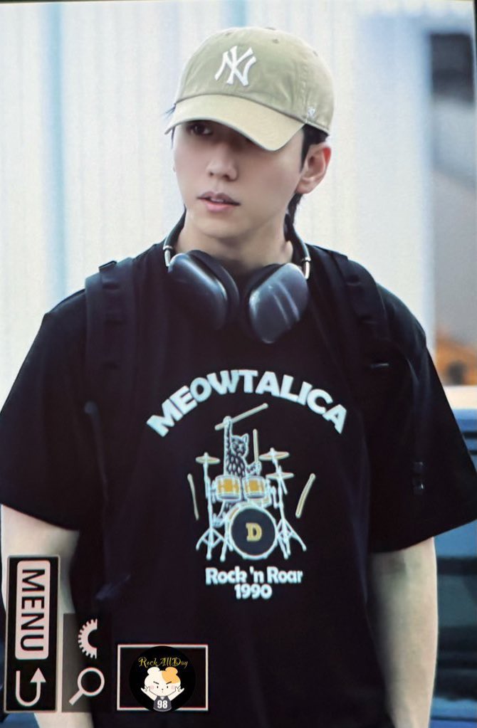 gaonfansite's tweet image. gunil wearing a “MEOWTALICA” t-shirt and its a t-shirt of cat playing drums!! SO CUTEE 😆