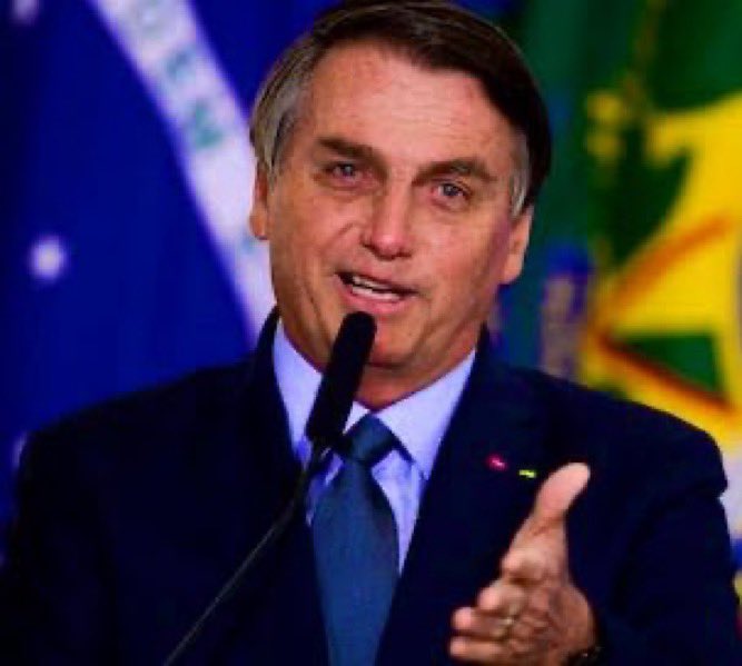 NewsLiberdade's tweet photo. 🚨URGENTE - Defesa de Bolsonaro entrega resposta a Moraes e nega suposto plano de fuga

“Parece claro que um rascunho de pedido de asilo ao presidente argentino, datado de fevereiro de 2024, não pode ser considerado um indício de fuga. Seria necessário avisar à Polícia Federal, especialmente ao setor de inteligência, que o processo criminal que originou as cautelares foi proposto um ano depois e, desde então, o ex-presidente compareceu a todos os seus atos, inclusive estando em sua residência quando determinado o uso de tornozeleira por Vossa Excelência (Moraes)”