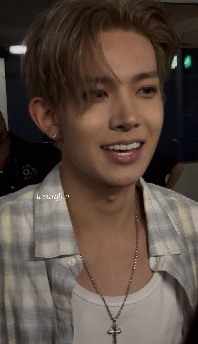 unwhitewashed heeseung is the most beautiful in the entire world,honestly his beauty is outwordly,im in tears