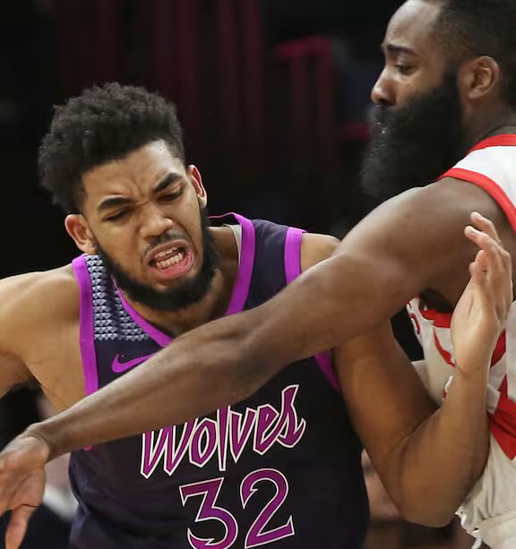 GodTrades's tweet photo. This man gotta be on drugs. Prime KAT getting brutalized by Prime Shaq  21-0 or 21-3 if they play 21. KAT might go to the hospital after https://t.co/5asgmK6kcC