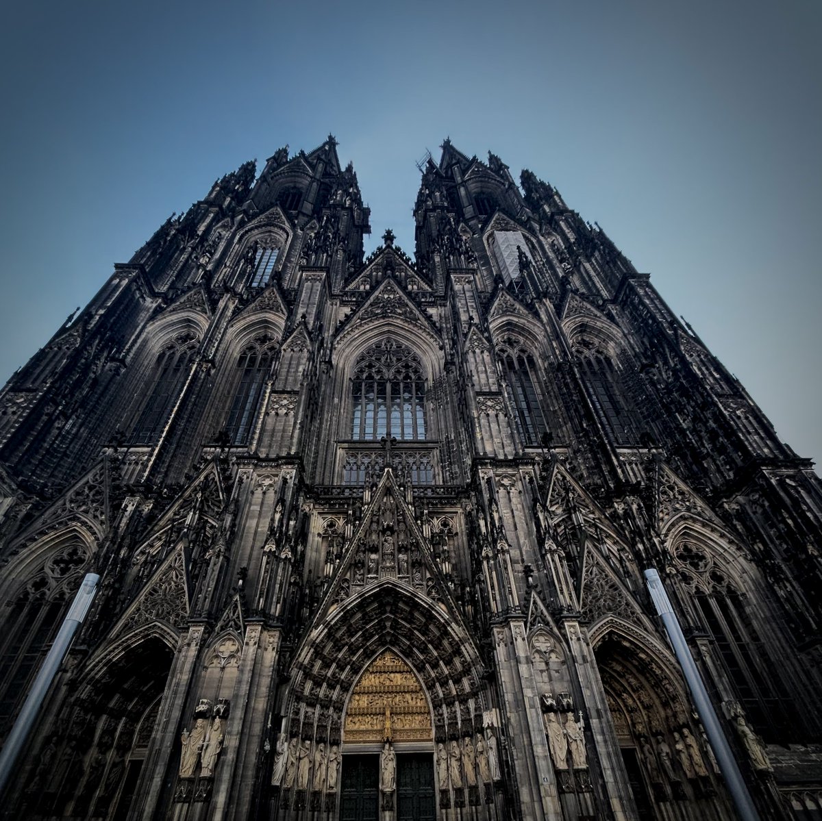 sanikeit's tweet photo. Snapped this during a walk in Cologne. The Kölner Dom is always breathtaking. https://t.co/vNyyZZ7CbT