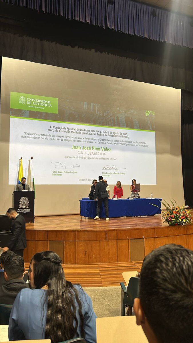 Orgullosamente internista UdeA 💚. Lo que siempre soñé. Los sueños se cumplen. Gracias a todos.