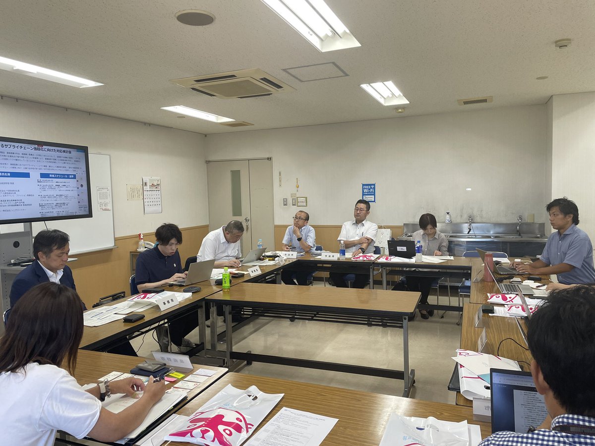 昨日、#繊維産地ネットワーク協議会 を #泉佐野市 で開催しました。
#金野タオル㈱ を視察、その後、会議を開催し、浜松市、京丹後市、今治市、近畿経済産業局、経済産業省が参加、他自治体はオンラインにて参加しました。
#繊維産地サプライチェーン、ビジネスと人権などについて議論しました。