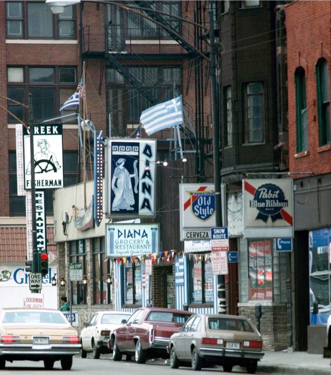 Chicago_History's tweet photo. Halsted Street, 1983 - Greek Town.

#ChicagoHistory ☑️ https://t.co/LhWSQNxTNl