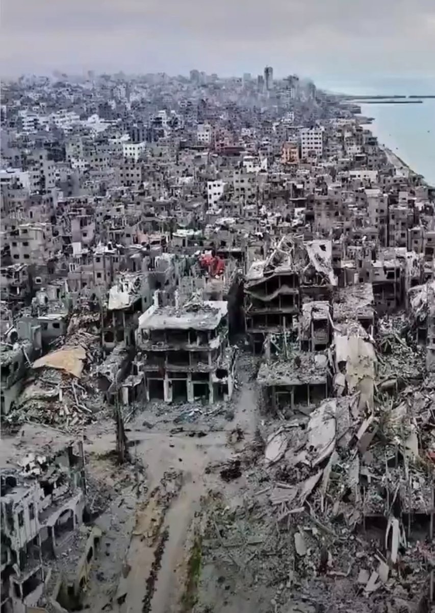 HenryMakow's tweet photo. Disingenuous Zionists worldwide routinely refer to Hamas as "terrorists."

Zionists are the REAL terrorists