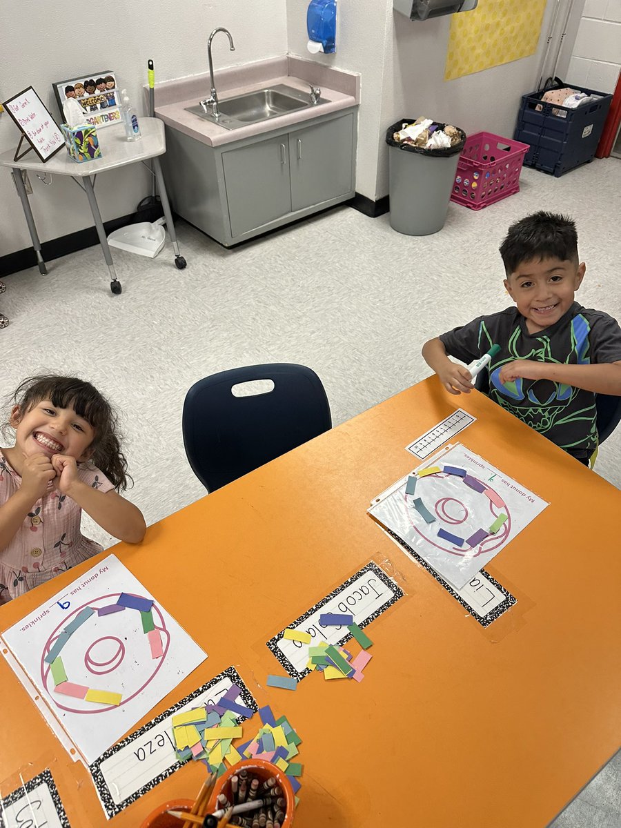 hbarra05's tweet photo. Donut you love math?!🍩 

Kinder Dalmatian’s showing what they know: reading, writing and representing numbers 0-10 🤩@HBall_ES https://t.co/xlTGlw9Ti2