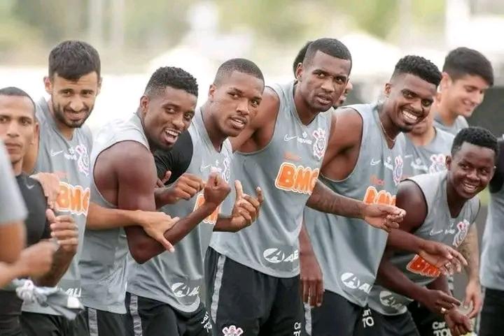 timao_ousado's tweet photo. - Sem dancinha!
- Sem cabelo pintado!
- Elenco unido e sem vaidade!
Corinthians raíz senhoras e senhores! 🗿🍷 https://t.co/FvNSQ5EYiS