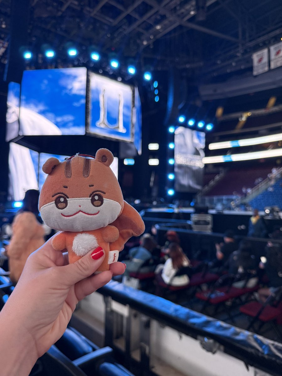 Took Rami with me to see G-Dragon! 

#ateez #joongrami #GDRAGONinNEWARK #GDRAGON