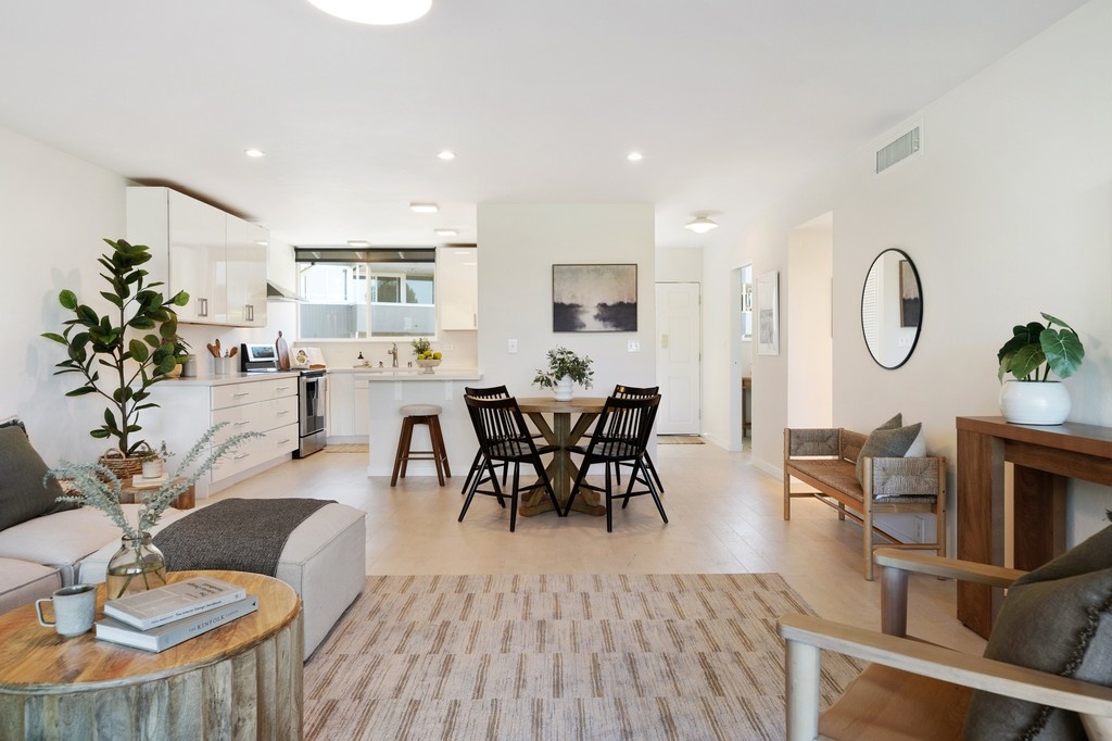 This pristine top-floor end unit has dead-on Mount Tam views and is the private, secluded sanctuary you’ve been searching for in Southern Marin. corcoranicon.com/listing/CA/Tib…