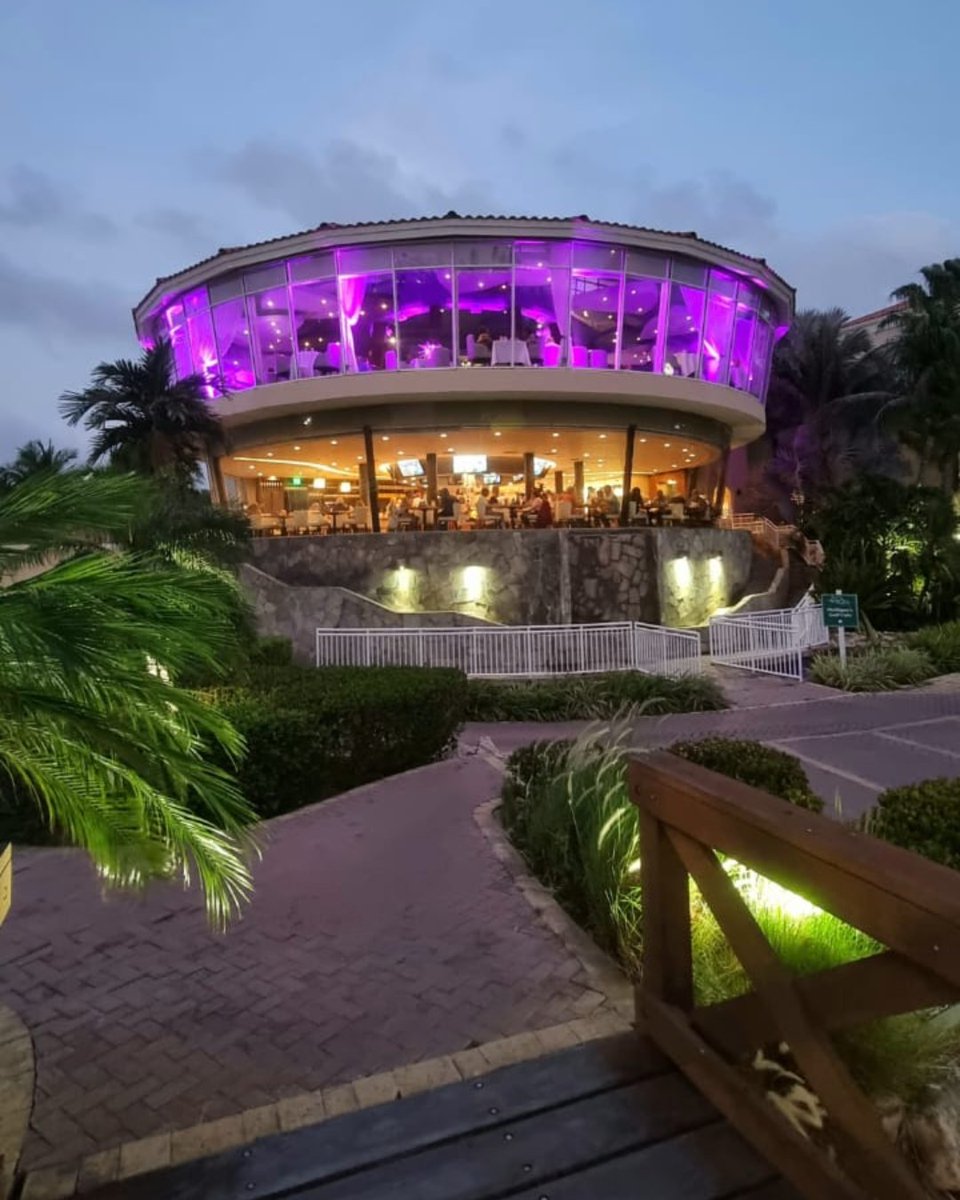 windowsonaruba's tweet photo. Dine in the glow of Aruba’s most breathtaking views. ✨
📍 Windows on Aruba – Top floor of the clubhouse at Divi Village Golf & Beach Resort
.
.
.
#WindowsOnAruba #ArubaDining #FineDiningAruba #ArubaRestaurants #ArubaBrunch #OurCaribbeanYourWay #ArubaEats #DinnerWithAView https://t.co/8IjFJIdMBE