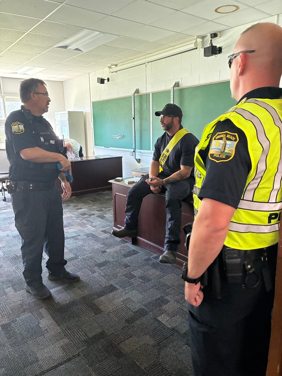 vbschools's tweet photo. 👮‍♂️👩‍🚒 Our SROs are ready for August 25!

They trained w/@VBFD &amp; other community partners to ensure students can focus on learning in a safe, secure environment. 📚

Thank you for all you do to protect us, @VBPD!

#WeAreVBSchools #VBCPSBacktoSchool #SROsRockAtVBCPS #Back2SchoolVA https://t.co/Dov71gIsdu