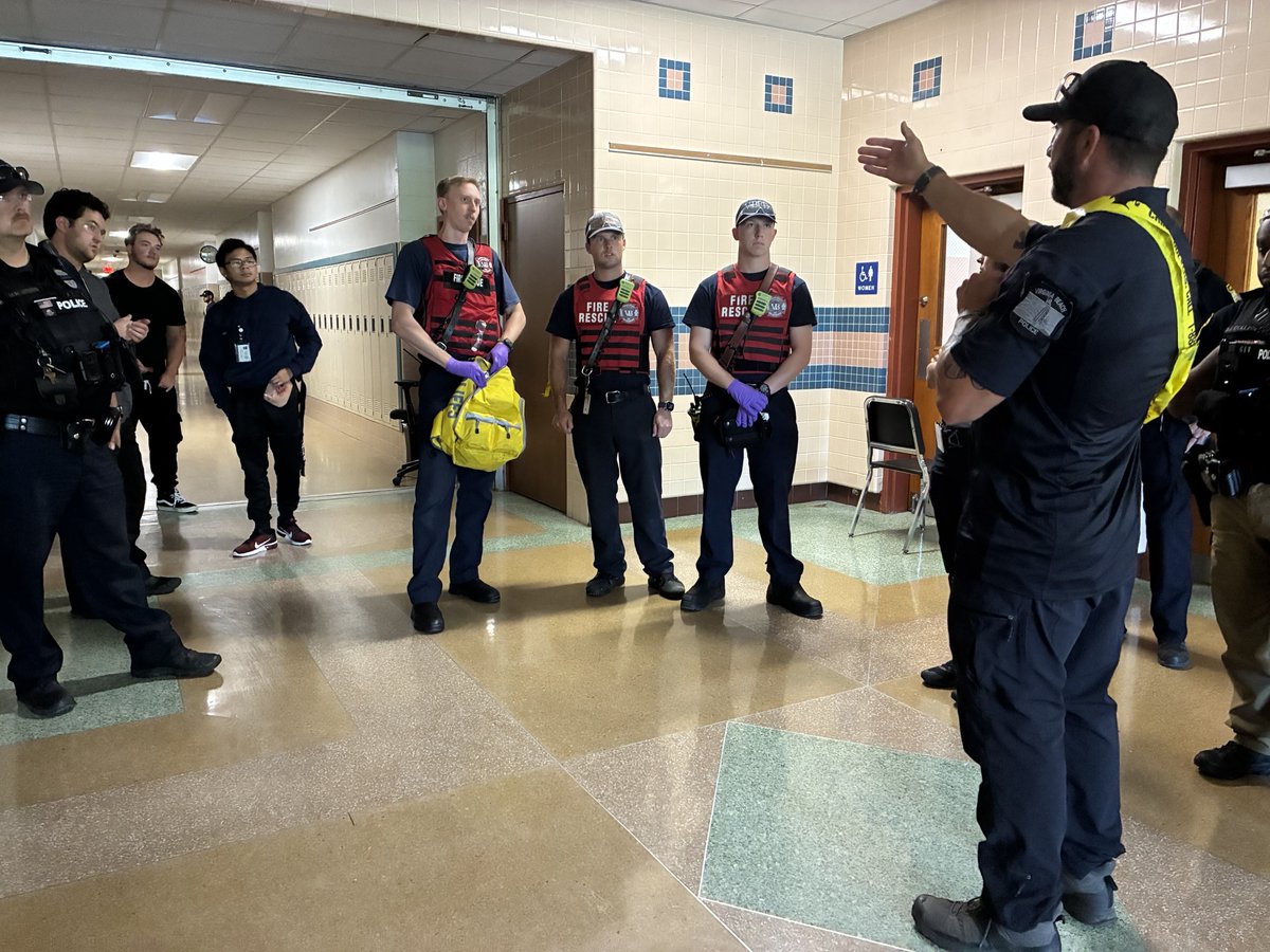 vbschools's tweet photo. 👮‍♂️👩‍🚒 Our SROs are ready for August 25!

They trained w/@VBFD &amp; other community partners to ensure students can focus on learning in a safe, secure environment. 📚

Thank you for all you do to protect us, @VBPD!

#WeAreVBSchools #VBCPSBacktoSchool #SROsRockAtVBCPS #Back2SchoolVA https://t.co/Dov71gIsdu