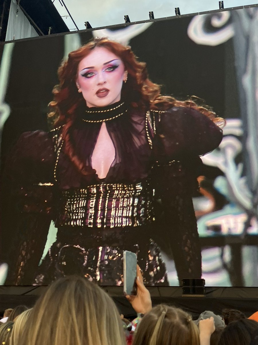 god this insane face card right here