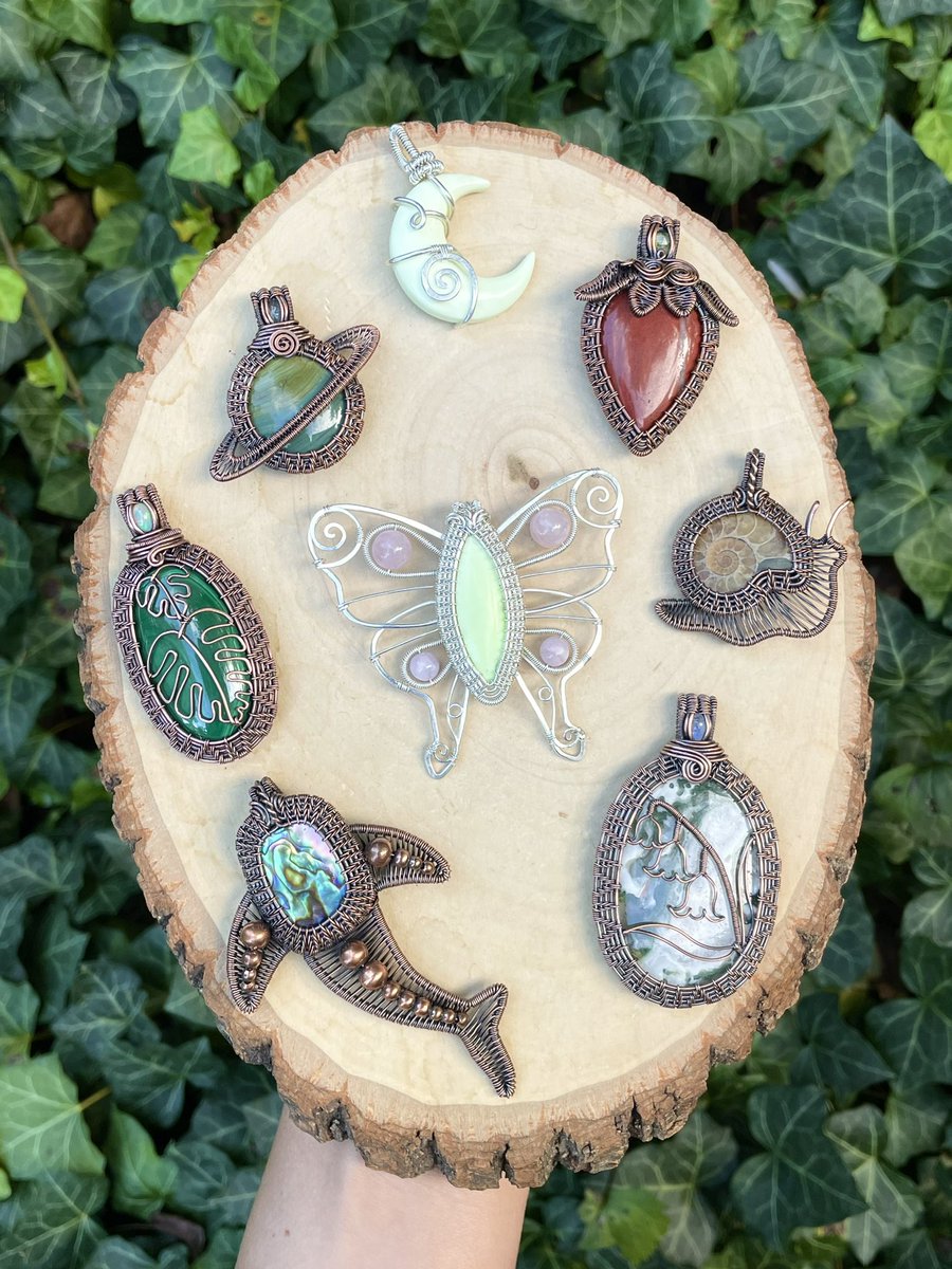WickedWireCraft's tweet image. This week’s shop update is now live! ✨ Here’s everything new I made this week. 🥰 Which pendant speaks to you?