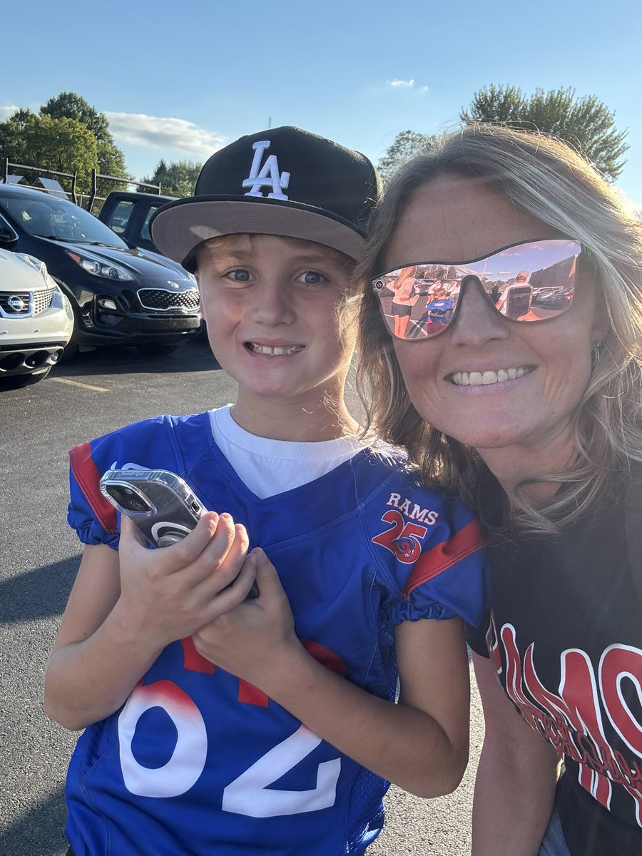 Friday night lights with my cornerback. <a href="/TMobile/">T-Mobile</a> #FN5GL <a href="/GreeneviewLocal/">GreeneviewSchools</a> #Sweepstakes