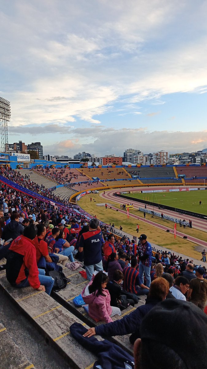 Estamos listos para esta noche viejo amigo 💙❤️💙 <a href="/SDQuito_Oficial/">SD Quito Oficial</a>