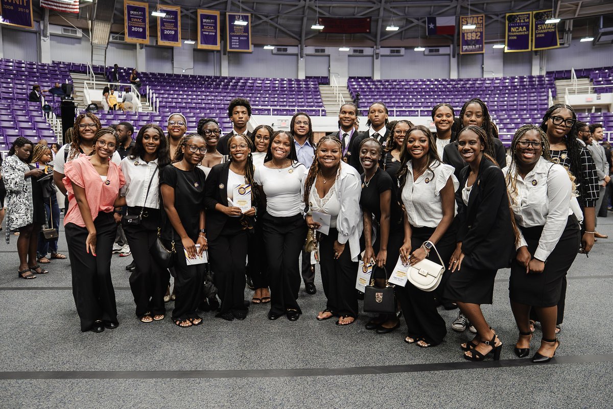 PVAMU's tweet image. Today, we closed out Panther Camp Week with the Freshman Pinning Ceremony, officially welcoming the Class of 2029 into the Panther Family. 💜🐾
 Congratulations, Panthers—you are home.

#PVAMU29 #PantherWeek #PantherPride #WelcomeToTheHill