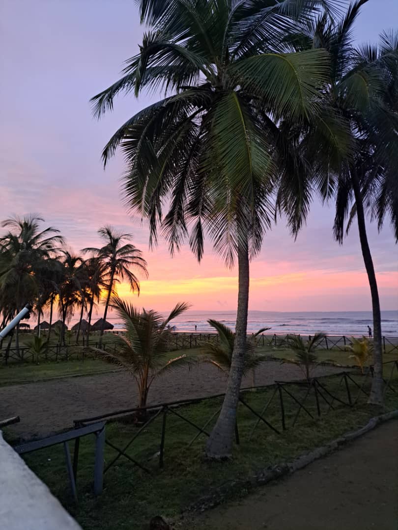 Hermoso atardecer hoy en Tucacas Estado Falcón 🌅 

Dios bendiga a Venezuela 🇻🇪