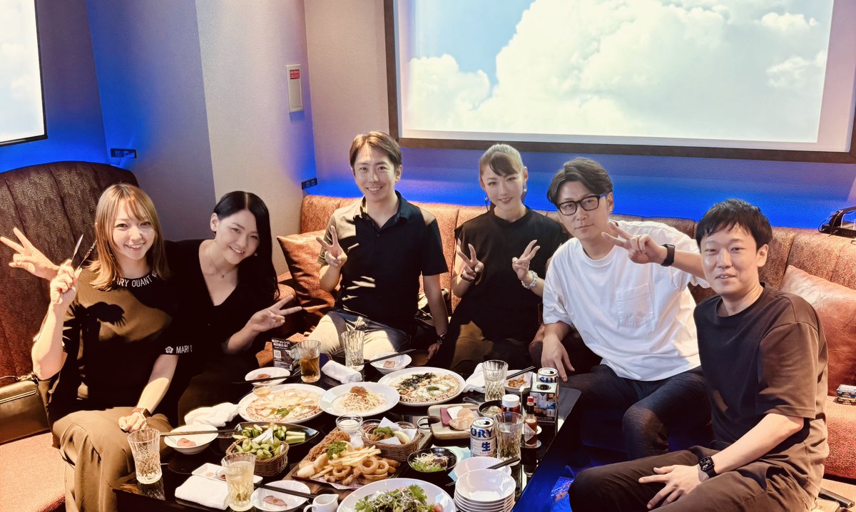 IBJ本部の方々と楽しい会食でした♡

「人と人との繋がりが、働きやすさと成長を生む」✨

支え合えるあたたかい絆があるからこそ
この業界はどんどん強くなれるし
この環境に感謝です✨

やっぱり私はIBJが大好きです‼︎☺️💕

#IBJ  #環境　#婚活　#働きやすさ  #感謝