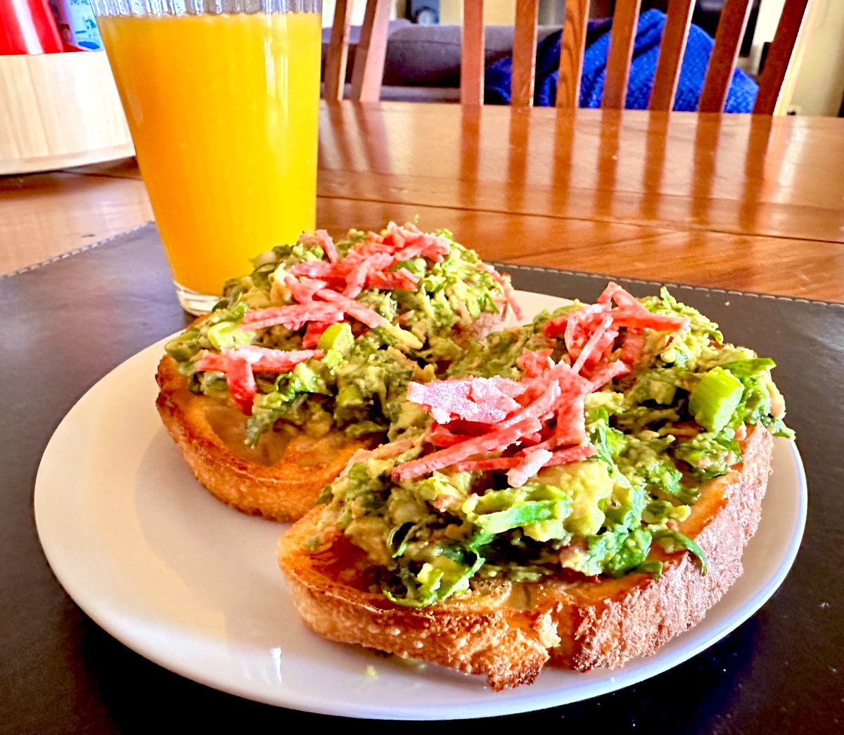 UnicrnShtMttrs's tweet photo. Herb & chilli smavo on sourdough. de-veganed with hot salami
#boc
#TeamPulp https://t.co/nG9TrcIU6M